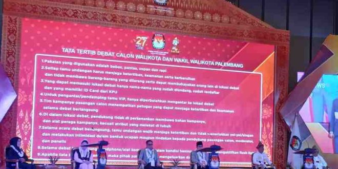 Para Cawako dan Cawawako Palembang saat debat publik di Hotel Santika, Selasa (22/10/2024) malam. Foto: Sumselheadline/Pitria.