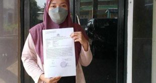 Rifqa Qorota A'yun melaporkan oknum dokter ke Polda Sumsel, Sabtu (26/10/2024). Foto: Sumselheadline/Ela.