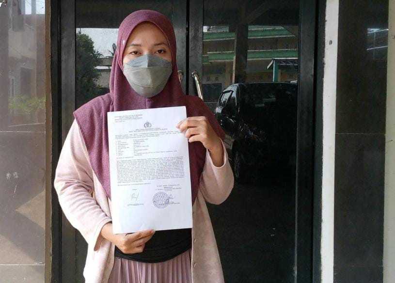 Rifqa Qorota A'yun melaporkan oknum dokter ke Polda Sumsel, Sabtu (26/10/2024). Foto: Sumselheadline/Ela.