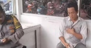 Erwin alias David (42), pelaku pencuiran Hp di Masjid AGung Palembang, Sabatu (26/10/2024). Foto: Sumselheadline/Ela.