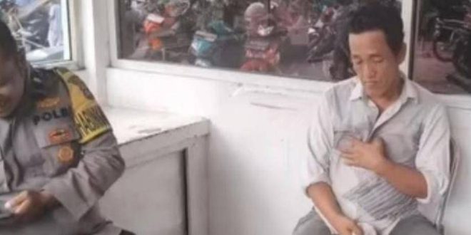 Erwin alias David (42), pelaku pencuiran Hp di Masjid AGung Palembang, Sabatu (26/10/2024). Foto: Sumselheadline/Ela.