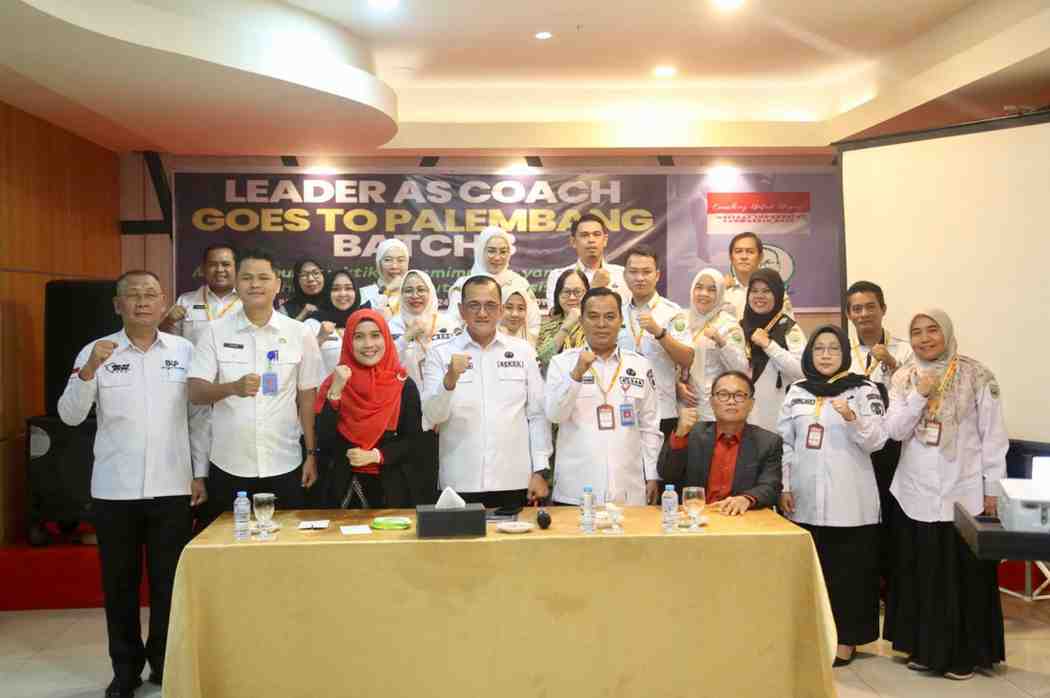Sekretaris Daerah (Sekda) Provinsi Sumatera Selatan (Sumsel) Drs H Edward Candra MH, membuka Leader As Coach Goes to Palembang Batch 3 di Swarna Dwipa HItel, Rabu (30/10/2024). Foto: Humas Pemprov Sumsel.
