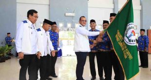 Sekda Sumsel, Edward Chandra saat melantik pengurs BAPOR KORPRI. Foto: Humas Pemprov SUmsel.