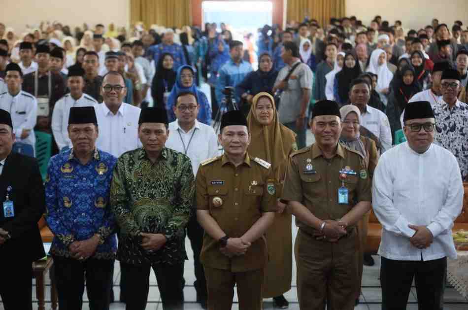 Pj Gubernur Sumsel, Elen Setiadi saat membuka lomba MTQ/Hadroh tingkat SMA/SMK Negeri dan Swasta se-Sumsel bertmepat didi SMA Negeri 5 Palembang, Senin (28/10/2024). Foto: Humas Pemprov SUmsel.