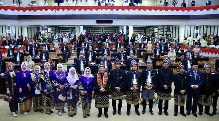 Pj Gubernur Sumsel, Eelen Setiadi hadir di puncak HUT Kabupaten OKi di DPRD OKI, Jumat (11/10/2024). Foto: Humas Pemprov Sumsel.