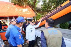 Pj Gubernur Sumsel, Elen Setiadi di sela-sela Kunjungan Kerjanya (Kunker) menyambangi Kantor BPBD dan Pemadaman Kota Lubuk Linggau, Kamis (17/10/2024). Foto: Humas Pemprov Sumsel.