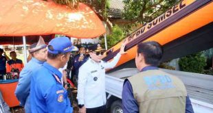Pj Gubernur Sumsel, Elen Setiadi di sela-sela Kunjungan Kerjanya (Kunker) menyambangi Kantor BPBD dan Pemadaman Kota Lubuk Linggau, Kamis (17/10/2024). Foto: Humas Pemprov Sumsel.