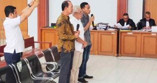 Mantan Walikota Palembang, Harnojoyo diambil sumpah saat menjadi saksi di PN Tipikor Palembang, Senin (21/10/2024). Foto: Sumselheadline/Ela.