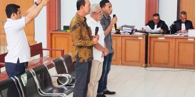 Mantan Walikota Palembang, Harnojoyo diambil sumpah saat menjadi saksi di PN Tipikor Palembang, Senin (21/10/2024). Foto: Sumselheadline/Ela.