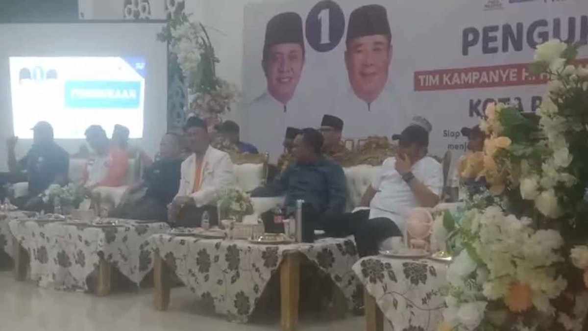 Cagub Sumsel, Herman Deru saat meresmikan Tim Kemenangan Kota (TKK) HDCU Kota Prabumulih, Rabu (16/10/2024). Foto: Tim HDCU.