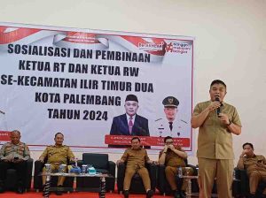 Sekretaris Daerah (Sekda) Kota Palembang, Aprizal Hasyim saat acara sosialisasi dana pembinaan Ketua RT/RW se-Kecamatan Ilir imur II Palembang, Selasa (22/10/2024). Foto: Sumselheadline/Pitria.