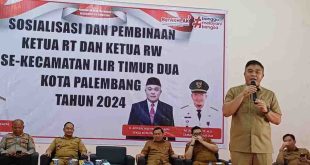 Sekretaris Daerah (Sekda) Kota Palembang, Aprizal Hasyim saat acara sosialisasi dana pembinaan Ketua RT/RW se-Kecamatan Ilir imur II Palembang, Selasa (22/10/2024). Foto: Sumselheadline/Pitria.
