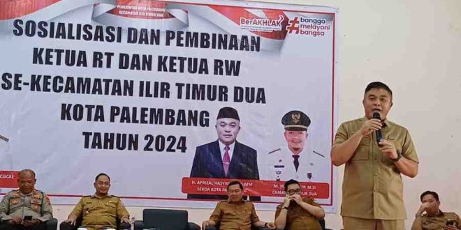 Sekretaris Daerah (Sekda) Kota Palembang, Aprizal Hasyim saat acara sosialisasi dana pembinaan Ketua RT/RW se-Kecamatan Ilir imur II Palembang, Selasa (22/10/2024). Foto: Sumselheadline/Pitria.