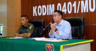 Kepala Dinas Pemuda Olahraga dan Pariwisata Muba Muhammad Fariz menjelaskan tentang rencana Muba RUN 10K, Rabu (16/10/2024). Foto: Kominfo Muba.
