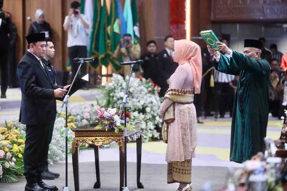 Dwi Septaria dari Partai Gerindra Daerah Pemilihan Sumsel VI, Senin (14/10/2024) menyusul dilantik menjadi anggota DPRD Sumsel periode 2024-2029. Foto: Humas Pemprov Sumsel.