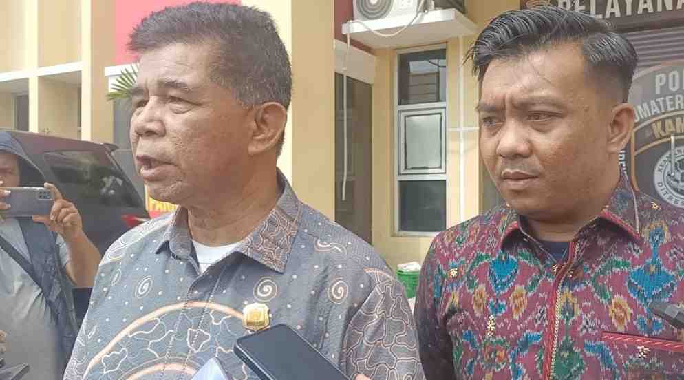 Kuasa hukum pelapor, Dr Albukhori, SH, MH. Foto: Sumselheadline/Ela.