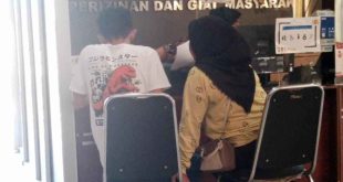 Frans melaporkan peristiwa penipuan ini ke SPKT Polrestabes Palembang, Kamis (17/10/2024). Foto: Sumselheadline/Ela.