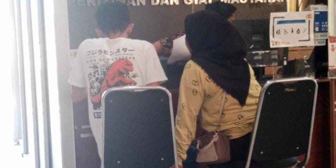 Frans melaporkan peristiwa penipuan ini ke SPKT Polrestabes Palembang, Kamis (17/10/2024). Foto: Sumselheadline/Ela.