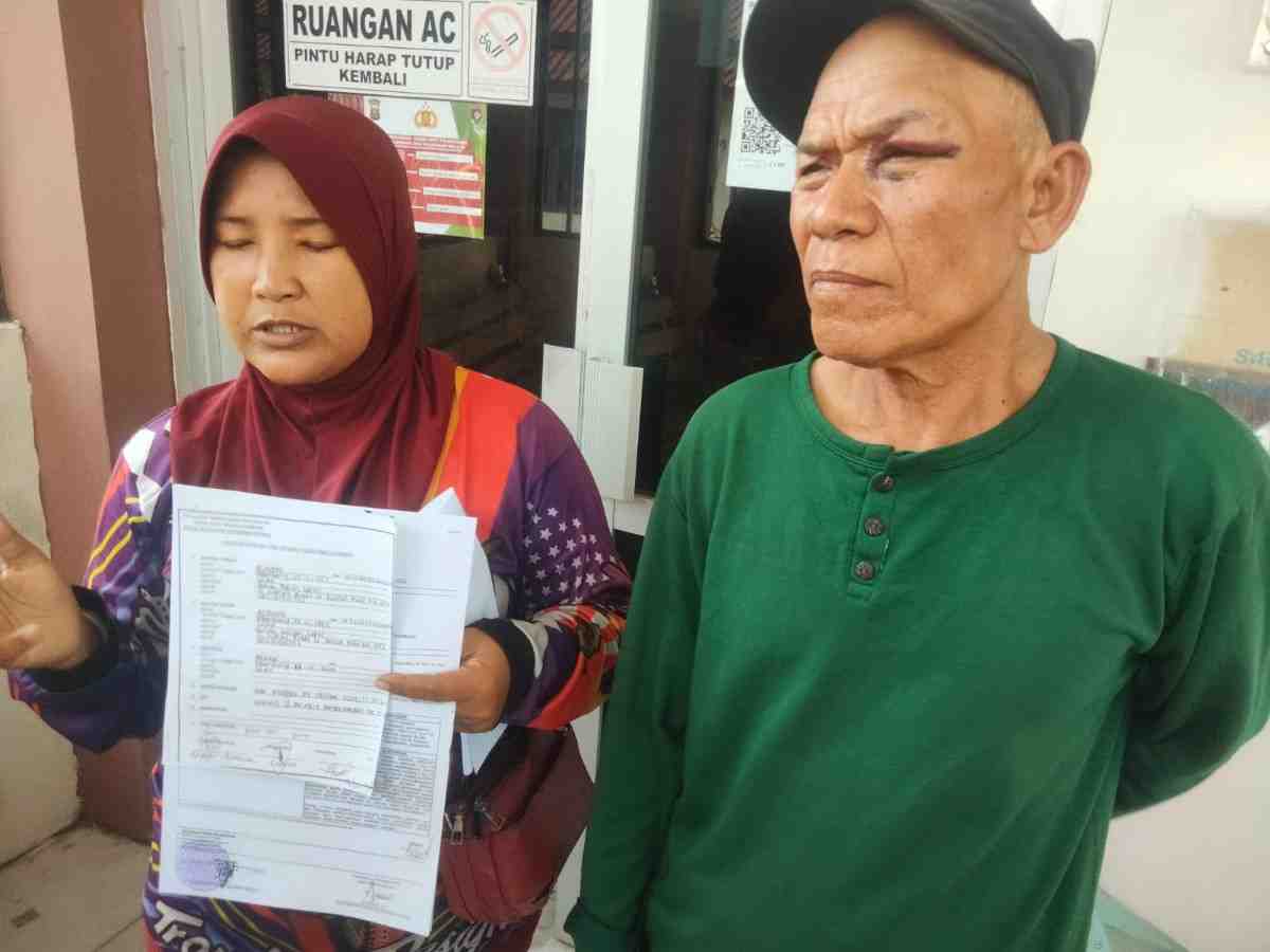 Akhmad (60), warga Jalan Slamet Riyadi Kecamatan IT III Palembang melaporkan kejadian itu ke SPKT Polrestabes Palembang, Rabu (30/10/2024). Foto: Sumselheadline/Ela.