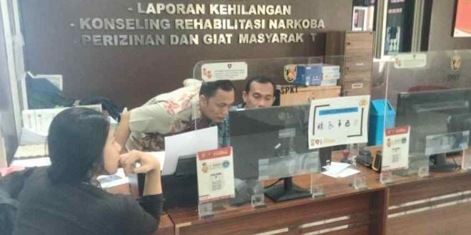 wanita cantik bernama Tazia Savira (24) ini malah menjadi korban penipuan, dengan modus dapat hadiah. Foto: Sumselheadline/Ela.