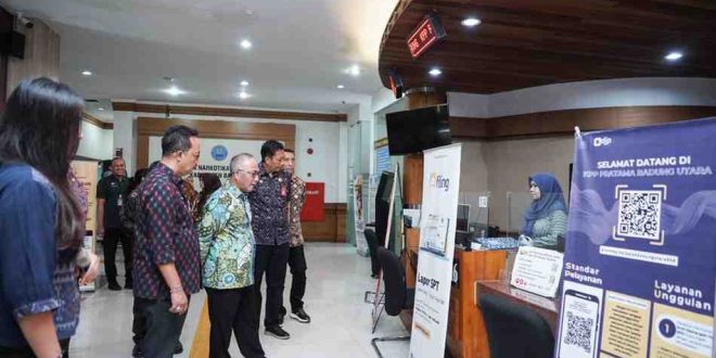 Sekda Muba, Apriyadi bersama tim saat berkunjung ke mal pelayanan publik, Badung, Bali, Selasa (8/10/2024). Foto: Kominfo Muba.