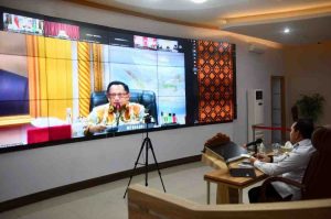 Pj Gubernur Sumsel, Elen Setiadi saat rapat virtual dengan Mendagri tentang rencana penetapan UMP 2025, Kamis (31/10/2024). Foto: Humas Pemprov Sumsel.