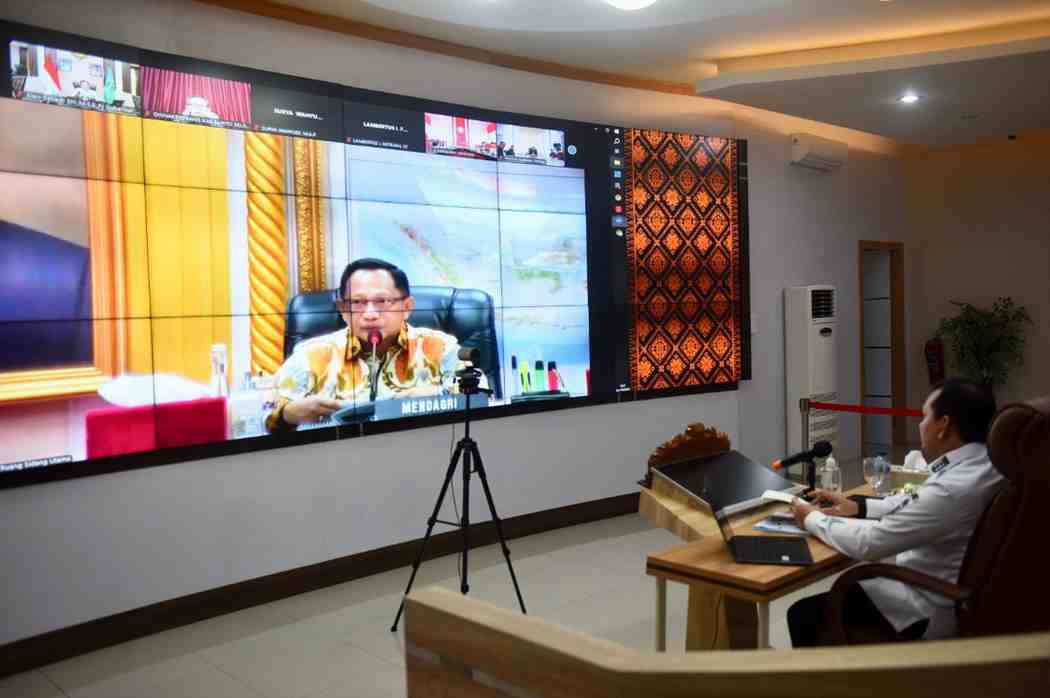 Pj Gubernur Sumsel, Elen Setiadi saat rapat virtual dengan Mendagri tentang rencana penetapan UMP 2025, Kamis (31/10/2024). Foto: Humas Pemprov Sumsel.