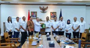 Pj Walikota Palembang, A Damenta di sela rapat bersama Menhub Budi Karya, Jumat (4/10/2024). Foto: Kominfo Palembang.