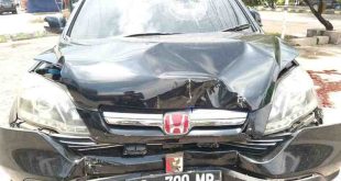 Mobil milik Zombie yang ringsek, setelah dia dikeroyok oknum warga, Jumat (11/10/2024). Foto: Sumselheadline/Ela.