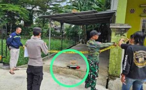 Petugas melakukan olah TKT atas ditemukannya orok bayi, Minggu (6/10/2024). Foto: Sumselheadline/Ela.