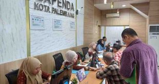 Suasana pelayanan pajak di kantor Bapenda Palembang. Foto: Dok Sumselheadline.