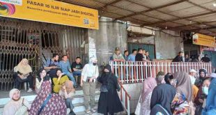 Para pedagang Pasar 16 Ilir Palembang, yang sedang menggelar aksi. Foto: Sumselheadline/Pitria.
