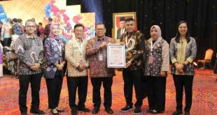 Pemerintah kota (Pemkot) Palembang menerima penghargaan Sistem Akuntabilitas Kinerja Instansi Pemerintah (SAKIP) dari Kementerian Pendayagunaan Aparatur Negara dan Reformasi Birokrasi (PAN-RB) RI. Foto: Kominfo Palembang.