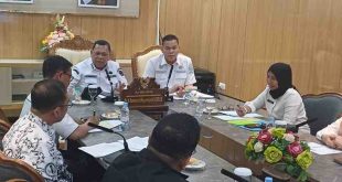 Para perwakilan guru honorer saat audiensi dengan Pj Walikota Palembang, A Damenta, Rabu (30/10/2024). Foto: Sumselheadline/Pitria.