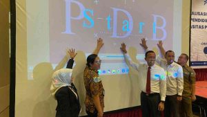 Kepala Dinas Pendidikan (Kadisdik) Kota Palembang, Adrianus Amri, meluncurkan berbagai aplikasi yang tersinergi untuk mempermudah dan meningkatkan kapasitas pendidik jenjang Pendidikan Anak Usia Dini (PAUD) di Kota Palembang, Selalsa (1/10/2024). Foto: Kominfo Palembang.