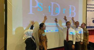 Kepala Dinas Pendidikan (Kadisdik) Kota Palembang, Adrianus Amri, meluncurkan berbagai aplikasi yang tersinergi untuk mempermudah dan meningkatkan kapasitas pendidik jenjang Pendidikan Anak Usia Dini (PAUD) di Kota Palembang, Selalsa (1/10/2024). Foto: Kominfo Palembang.