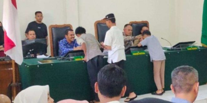 Sidang vonis kasus pembunuhan siswi SMP di kawasan Talang Kerikil, Sukawinatan, Palembang. Foto: Dok Sumselheadline.