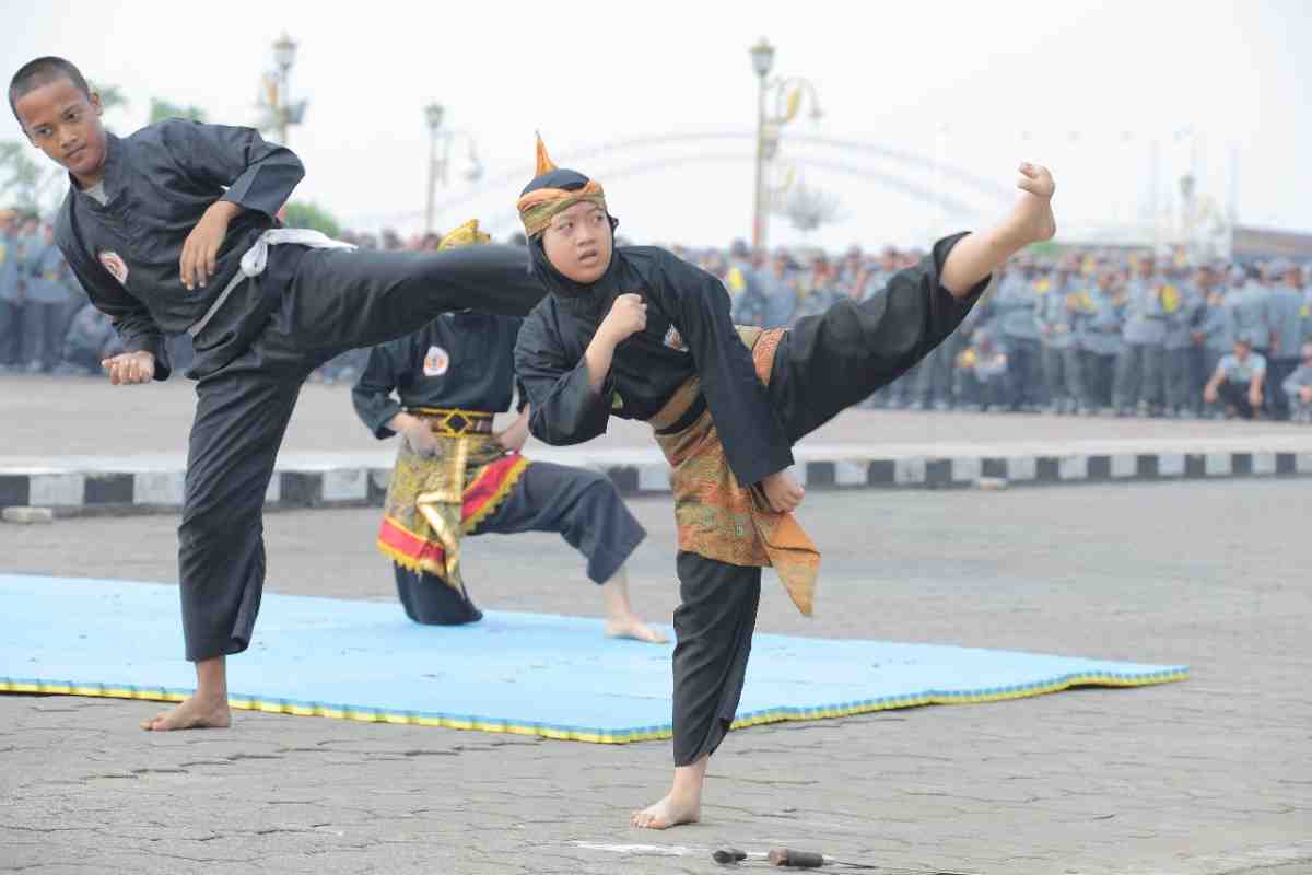 Salah satu atraksi saat apel bersama pengamanan Pilkada di BKB Palembang, Rabu (23/10/2024). Foto: Kominfo Palembang.