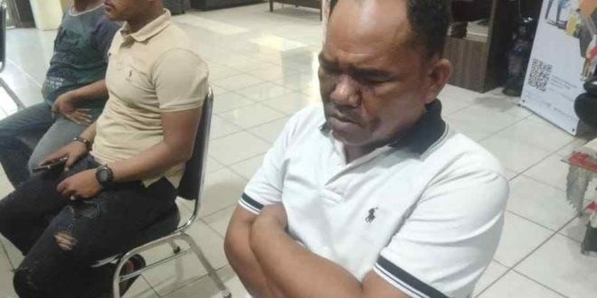 Nabawi mel;aporkan atas penganiyaan yang dialaminya oleh penjual handphone, Kamis (31/10/2024). Foto: Sumselheadline/Ela.