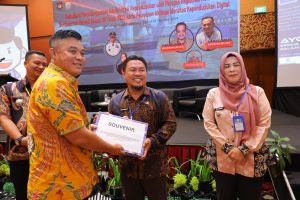 Disdukcapil menggelar Sosialisasi Penyelenggaraan Administrasi Kependudukan oleh Petugas Registrasi Kelurahan, serta Pelayanan Aktivasi Identitas Kependudukan Digital. Acara yang dipusatkan di Hotel Arya Duta Palembang, Jumat (18/10/2024). Foto: Kominfo Palembang.