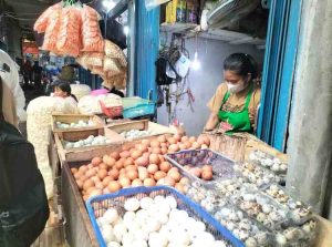 Penurunan harga kebutuhan di pasar, diduga sebagai salah satu sebab deflasi di Sumsel. Foto: Dok Sumselheadline.