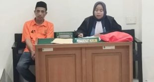 Yudi Utama, pencuri laptop, menjadi terdakwa di PN Palembang, Rabvu (30/10/2024). Foto: Sumselheadline/Ela.