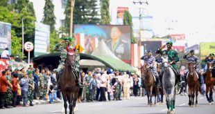 Pertunjukan pasukan berkuda di perayaan HUT TNI di Kodam II Sriwijaya, Sabtu (5/10/2024). Foto: Humas Pemprov Sumsel.