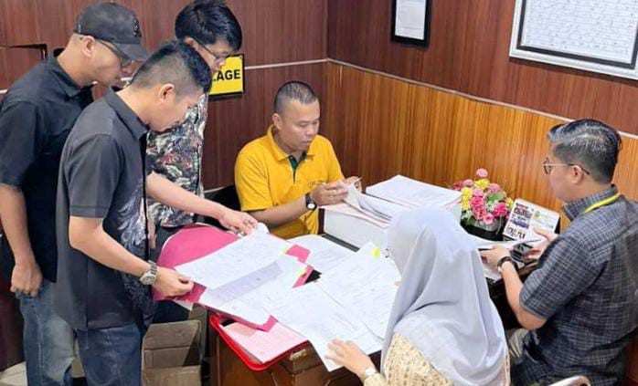 Berkas korupsi dana operasional RSUD Rupit yang dilimpahkan ke PN Palembang kemarin, Jumat (4/10/2024). Foto: Sumselheadline/Ela.