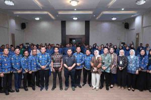 Pj Walikota Palembang, A Damenta dalam Rapat Kerja Koordinasi dan Evaluasi Pajak Bumi dan Bangunan (PBB) Tahun 2024 di Aula Bapenda Kota Palembang, Kamis (17/10/2025). Foto: Kominfo Palembang.