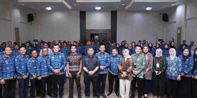 Pj Walikota Palembang, A Damenta dalam Rapat Kerja Koordinasi dan Evaluasi Pajak Bumi dan Bangunan (PBB) Tahun 2024 di Aula Bapenda Kota Palembang, Kamis (17/10/2025). Foto: Kominfo Palembang.