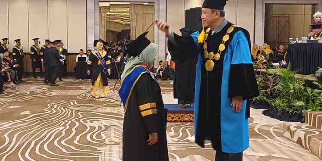 Universitas PGRI Palembang mewisuda 1.259 mahasiswa Diploma Tiga (D3) ke-23, Strata Satu (S1) ke-63, dan S2 ke-37, di Hotel Wyndam, Sabtu (19/10/2024). Foto: Sumselheadline/Pitria.