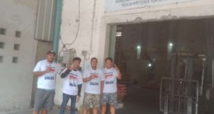Para karyawan pabrik beras yang kompak pilih HDCU di Pilgub Sumsel. Foto: Dok Pribadi.