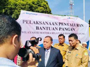 Pj Bupati Muba, Sandi Fahlepi saat diwawancarai wartawan. Foto: Dok Kominfo Muba.