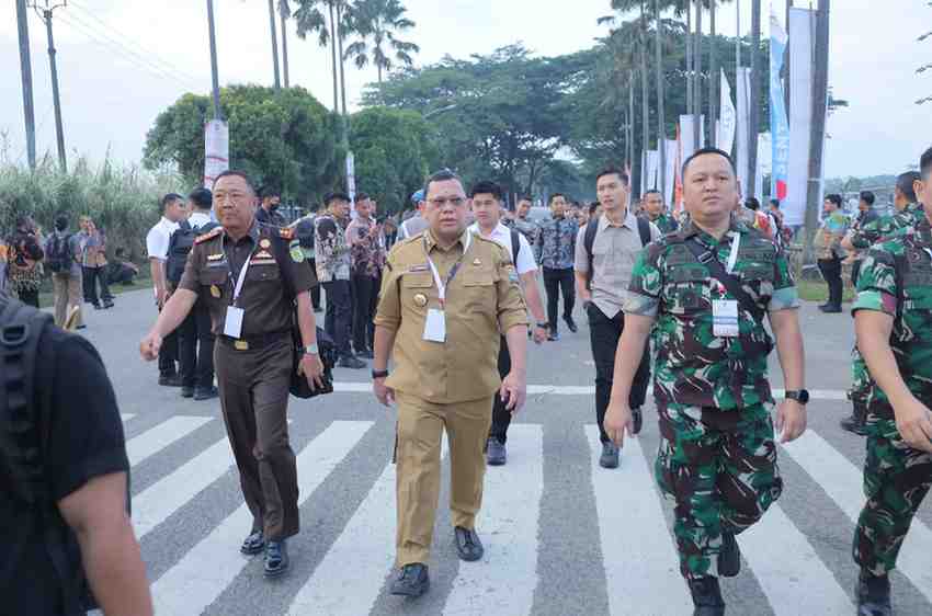 Pj Walikota Palembang, A Damenta bersama para kepala daerah se-Indonesia saat menuju Rapat Koordinasi Nasional ( Rakornas) Pemerintah Pusat dan Pemerintah Daerah Se-Indonesia di Sentul International Convention Center (SICC) , Bogor, Jawa Barat, Kamis (7\11). Foto: Kominfo Palembang.